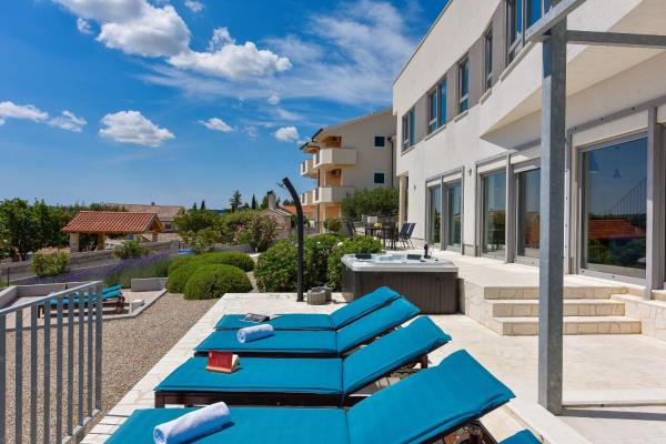 Villa Costabella with heated pool