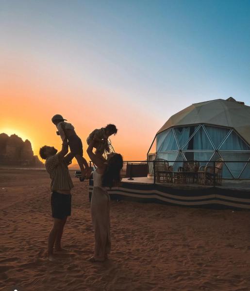 BUBBLE lUXURY RUM JNOPE CAMP, Забронировать  Отели мухафаза Акабы с парковкой, Парковка