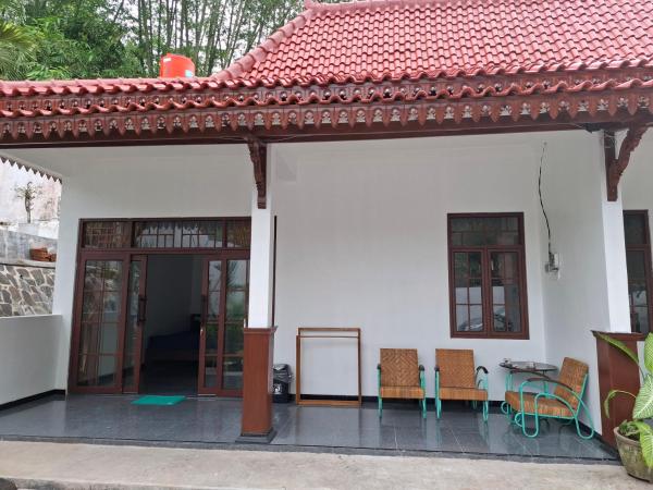 Bungalow Griya Arthasari, Забронировать  Магеланг 