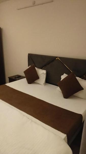 AKS Grand Hotel in Varanasi, Забронировать  Варанаси Варанаси