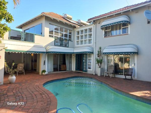 PJ\S Guest House, Забронировать  Отели Дурбана с парковкой, Парковка