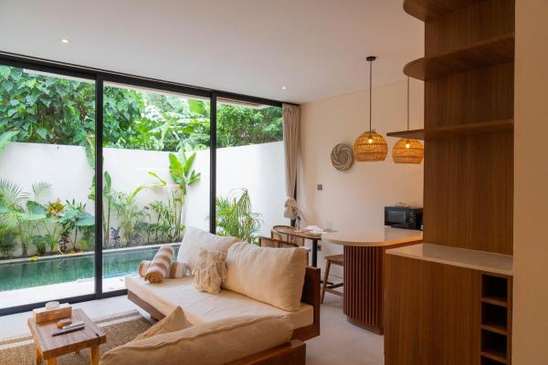 Modern 1BR Pool Villa with Balcony in North Canggu, Забронировать  Далунг провинция Бали