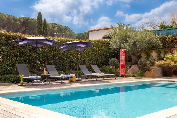 Villa Du Pin 4 with swimming pool and landscaped garden, Забронировать  Кавалер-сюр-Мер Сен-Тропе залива