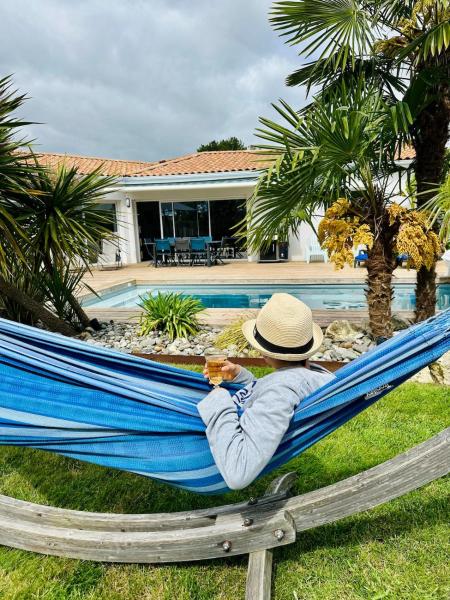 Villa à 800m de la Plage, Piscine chauffée, Забронировать  Отели Мешер-сюр-Жиронд с бассейном, Бассейн