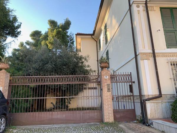 Villa Adele Città Sant\Angelo, Забронировать  Отели в центре Читта-Сант-Анджело, в центре