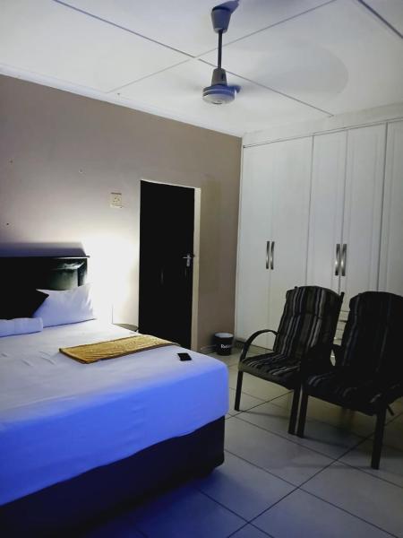 Mhlezi Lodge, Забронировать  Отели Zululand с парковкой, Парковка