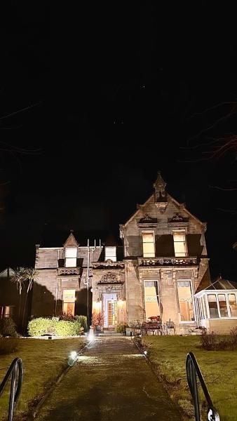West Coates Mansion, Забронировать  Эдинбург Midlothian, рядом с Стадион «Мюррейфилд»