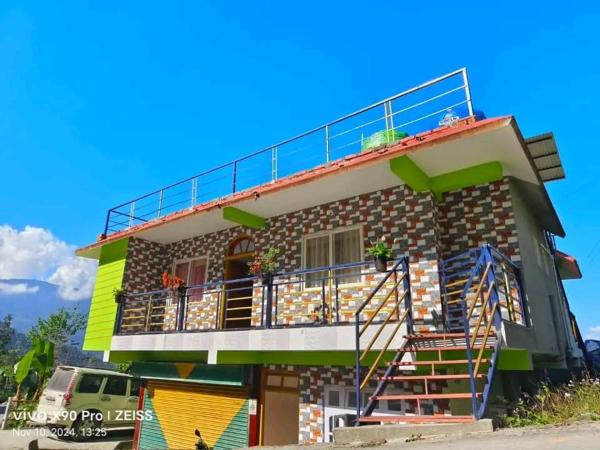 Sukanya Homestay, Забронировать  Отели Мангпу с парковкой, Парковка