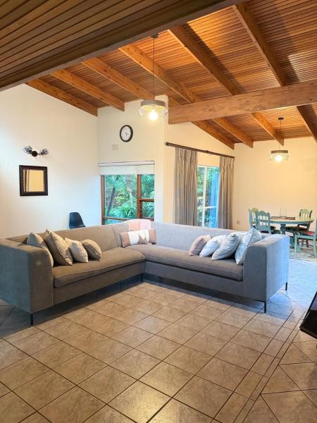 Jardin Villa, Забронировать  Рандбург 