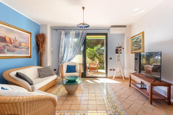 Villa Ray - Front row beachfront with garden, Забронировать  Торре-Гранде Полуостров Синис