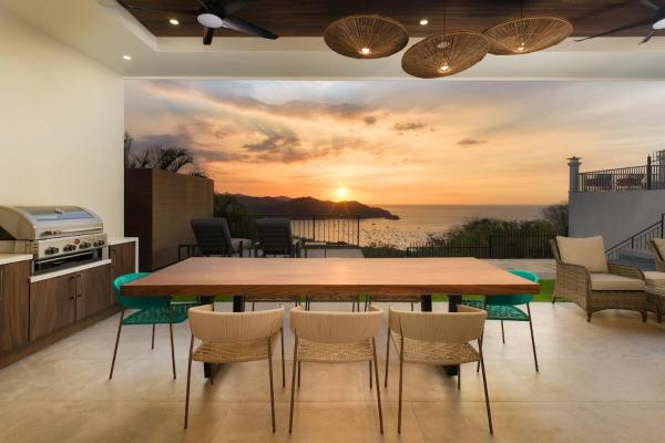 Luxury Ocean View Villa, Забронировать  Отели Плайя-Эрмоса с бассейном, Бассейн