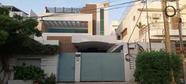 Spacious Rooms on 1st Floor Gulshan e Iqbal BLK7, Забронировать  Отели Карачи с парковкой, Парковка