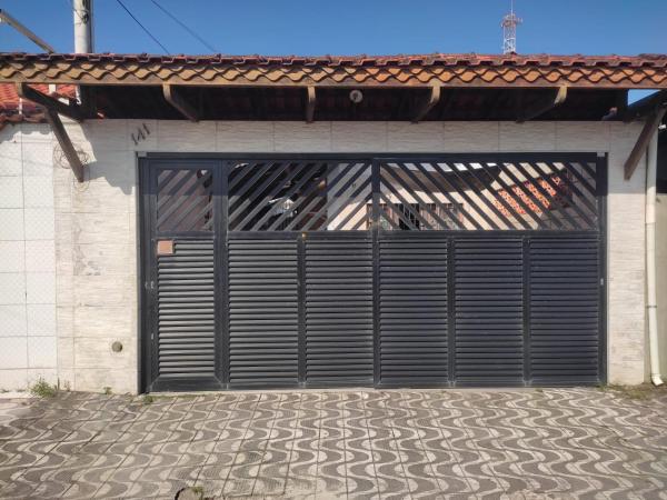 Casa na Tupi espaçosa ate 8 pessoas 5min da praia, Забронировать  Отели Прая-Гранди с парковкой, Парковка