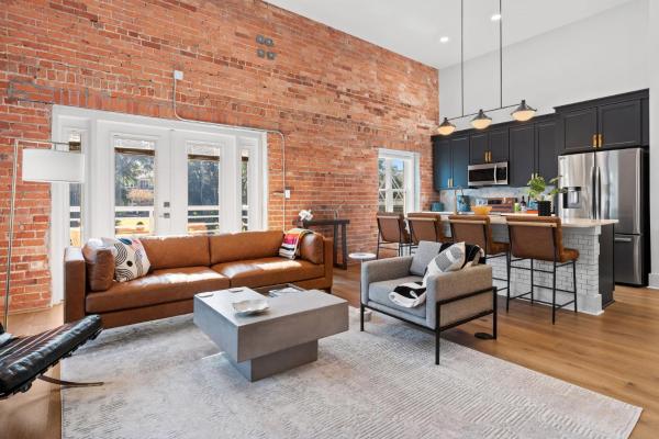 OneTreeHill Villa Downtown Riverwalk Live Oak, Забронировать  Отели Уилмингтон с парковкой, Парковка