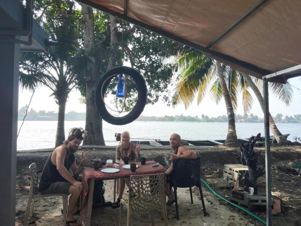 Lakecampers for foreign travellers, Забронировать  Отели штата Кералы с парковкой, Парковка