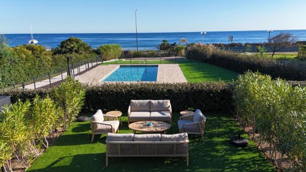 Villa Saphir - Sea view, beach access and pool, Забронировать  Сент-Максим Mimosa Road