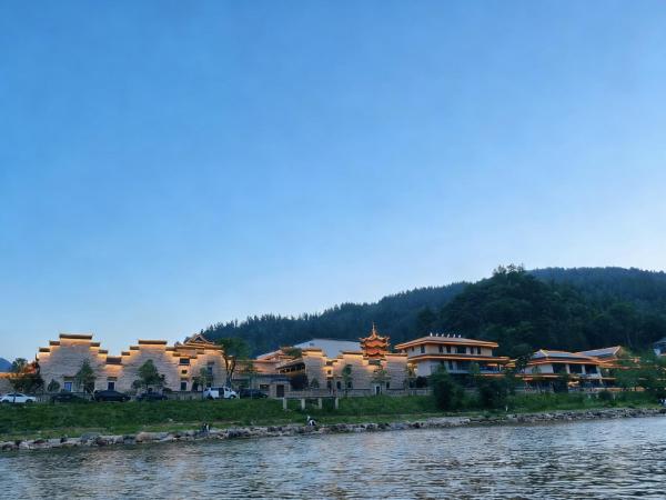 张家界武陵源山边溪上客栈- 10min to Forest Park East Gate & English Butler & Tour Tickets&Luggage storage, Забронировать  Чжанцзяцзе Хунань