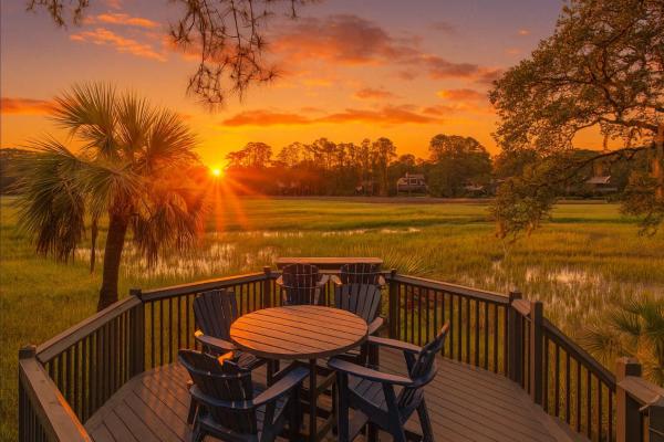 Immersive Treehouse Livin - Marshview Villa near HarbourTown, Забронировать  Хилтон-Хед-Айленд Lowcountry