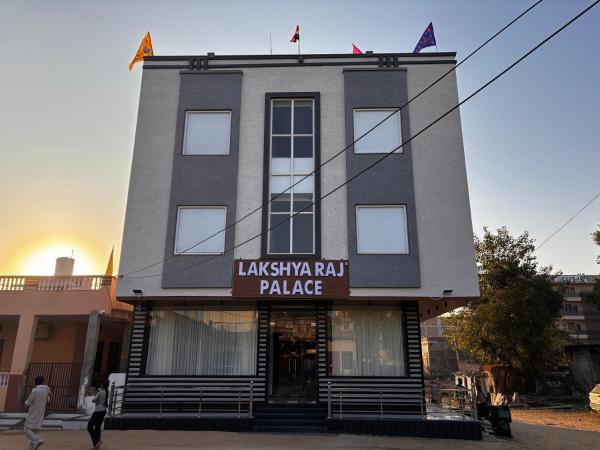 Hotel Lakshya Raj Palace - Khatushyamji, Забронировать  Отели штата Раджастхана с парковкой, Парковка