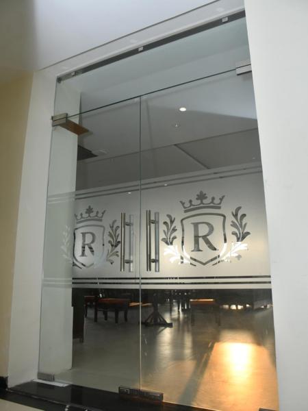 Hotel Regenta Blu, Забронировать  Отели штата Раджастхана с парковкой, Парковка