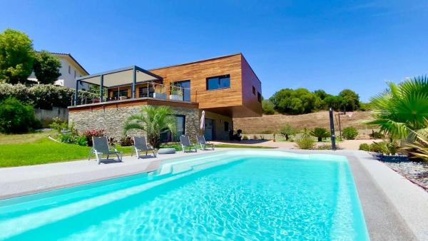 Casamea - Villa Familiale, Piscine chauffée, Clim, Забронировать  Отели Gulf of Ajaccio с парковкой, Парковка