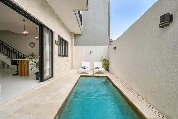 Villa Lisa - 3BR with pool Near Bali Mall Galleria, Забронировать  Отели провинции Бали с парковкой, Парковка