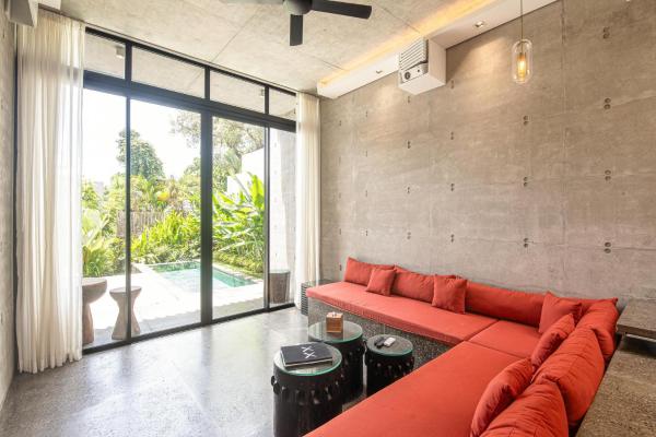 Chic 2BR Villa in Canggu Enclosed Living & Pool, Забронировать  Чангу Бадунг