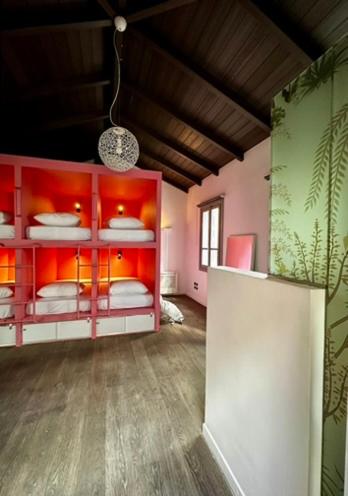 Pink Mango Hostel, Забронировать  Афины Аттика