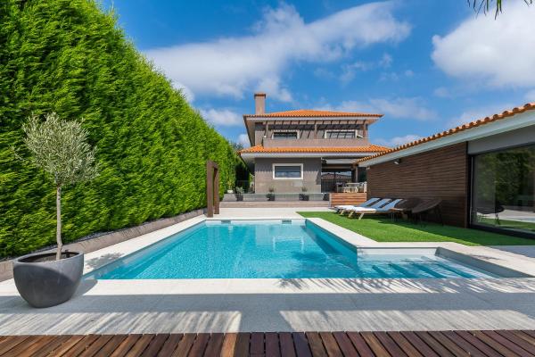 AB Villa Real-Estate, Забронировать  Отели Chamusca с бассейном, Бассейн