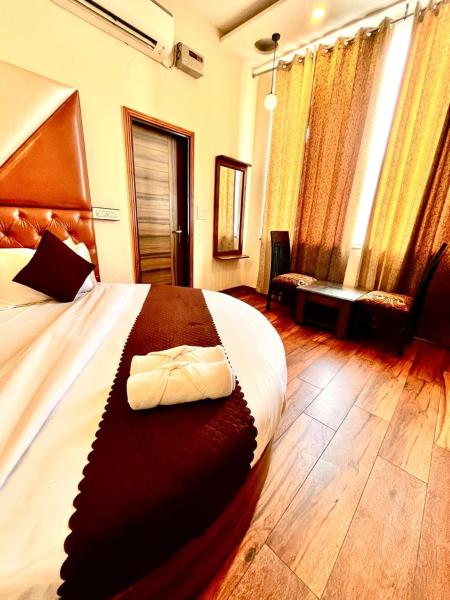 Hotel WoodCrest Chandigarh Zirakpur