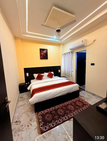 Hotel Pratyaksh Darshan, Забронировать  Варанаси Варанаси