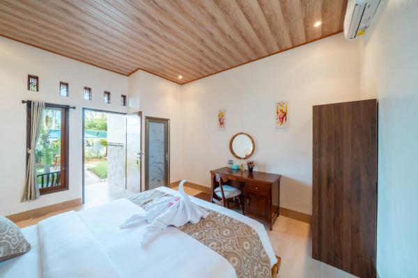 Puspa Guest House Lembongan, Забронировать  Отели провинции Бали с парковкой, Парковка