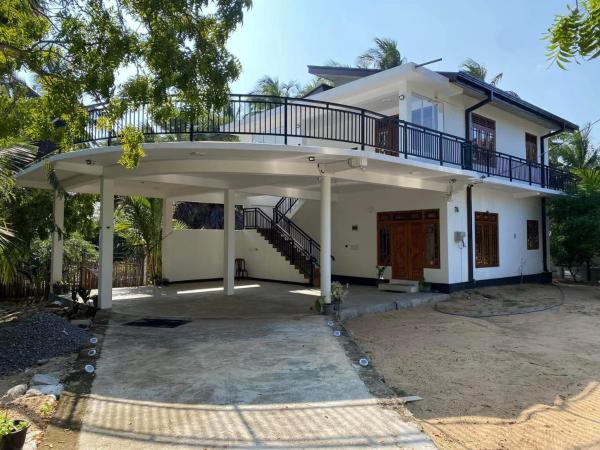 Naren Guest House, Забронировать  Отели Кальледи с парковкой, Парковка