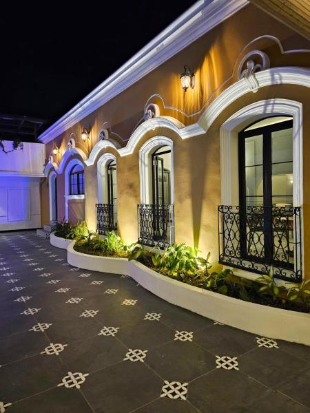 Remfort Hotel Antigua, Забронировать  Отели Santa Ana Department с парковкой, Парковка