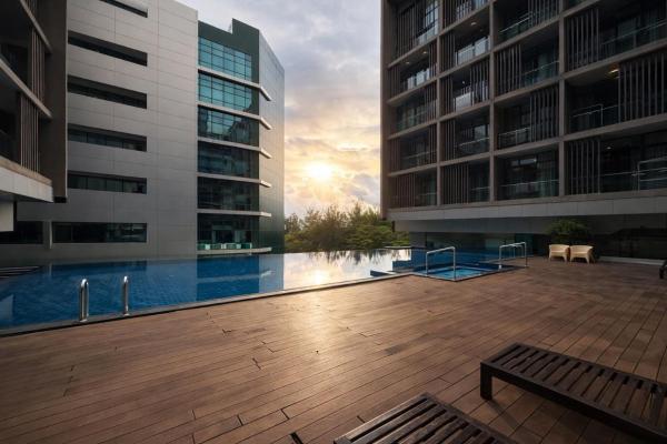 RlVERSON DUPLEX SEAVIEW SKYLOFT 3BR FREE PARKING DRINKING WATER DISPENSER PROVIDED, Забронировать  Отели Кота-Кинабалу с парковкой, рядом с Atkinson Clock Tower, Парковка