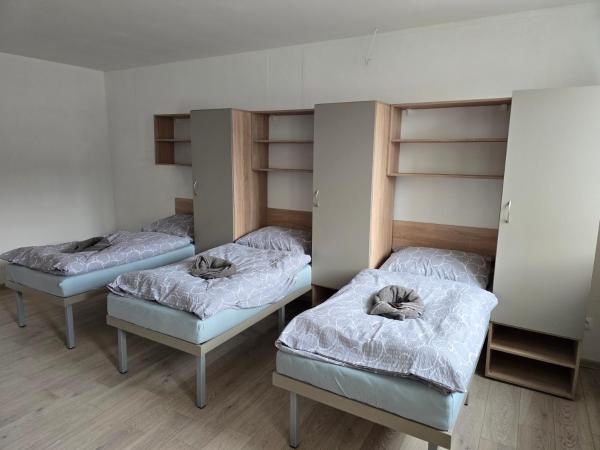 Ubytovňa Levice, Забронировать  Отели Левице с парковкой, Парковка