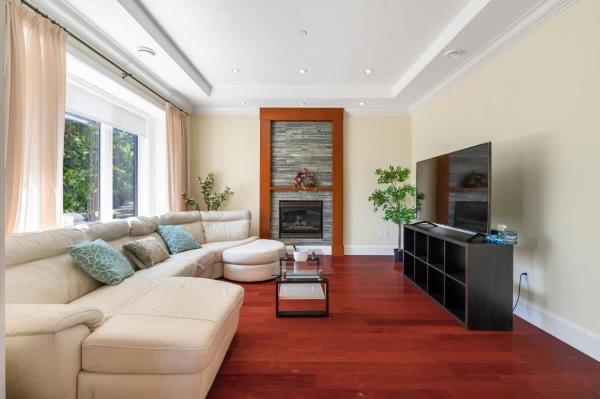 Luxury 4-Bedroom Villa, Забронировать  Отели Lower Mainland British Columbia с парковкой, Парковка