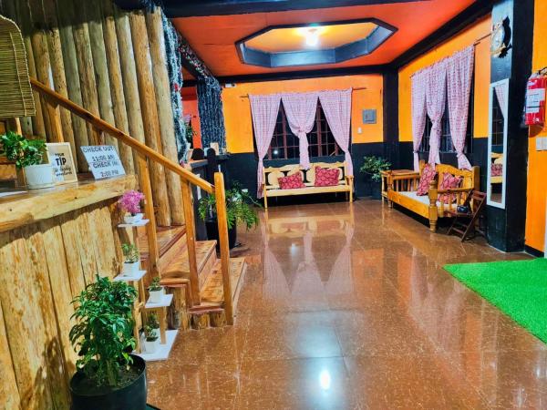 Town Proper Staycation in Sagada, Забронировать  Отели Сагада с парковкой, Парковка