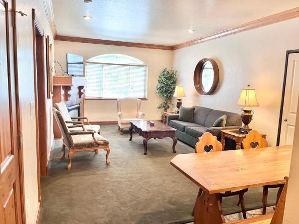 Cozy Family Zermatt King Villa with Kitchen Near Park City & Deer Valley Ski Resorts - 1085, Забронировать  Mound City Юта