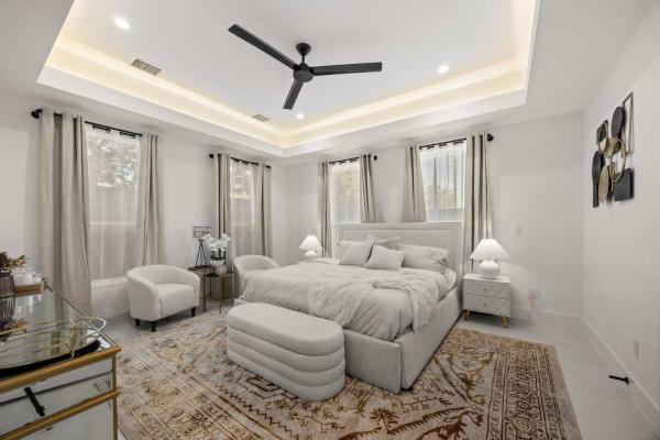 Festive Villa in Richardson/Dallas, Забронировать  Отели Dallas - Fort Worth Metropolitan Area с парковкой, Парковка