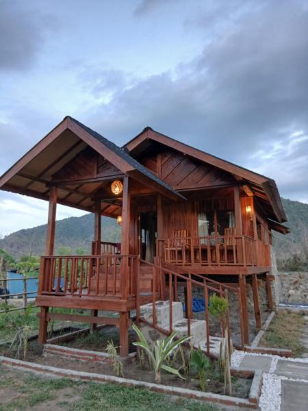 Cozy cove hut, Забронировать  Pulau Sarang Sumbawa