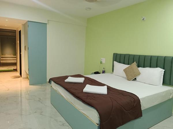 3 WONDERS Tarkarli Hotel and Restaurent, Забронировать  Отели Малвана с завтраком, Завтраки