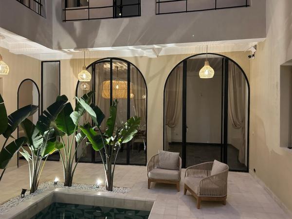 Riad A l\Ombre du Palais, Забронировать  Марракеш Марракеш-Тенсифт-Эль-Хауз
