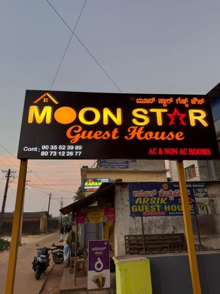 Moonstar guesthouse, Забронировать  Отели Māvalli с парковкой, Парковка