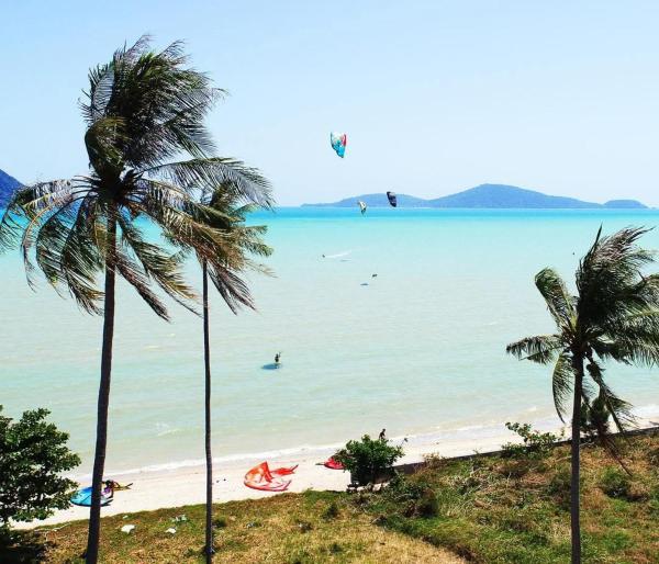 Sunrise Beachfront Rawai, Забронировать  Отели Пхукета с парковкой, Парковка