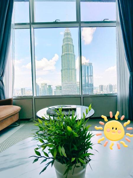 Sky Suites KLCC by Global Family Suites, Забронировать  Отели Федеральной территории Куала-Лумпура с парковкой, Парковка