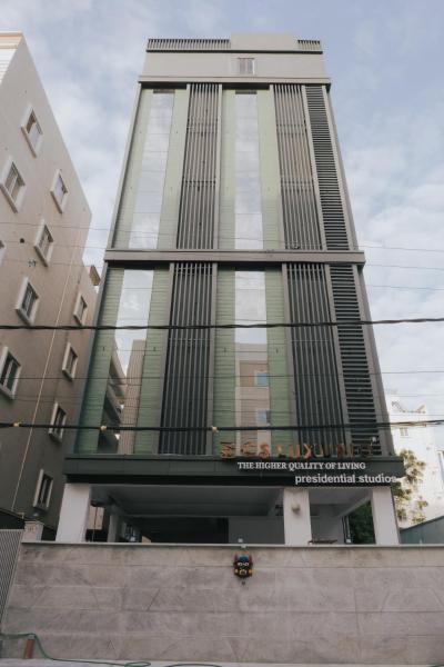 CS Luxurio Suites Gachibowli, Забронировать  Отели Hyderabad Region с парковкой, Парковка