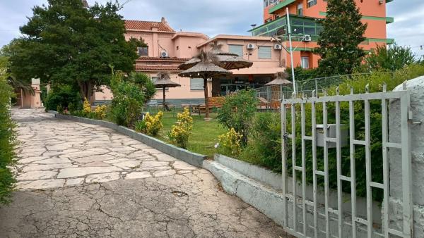 Hotel Suiza ST, Забронировать  Отели Punilla Valley с парковкой, Парковка