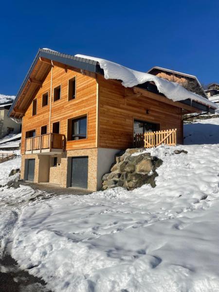 Chalet cosy avec vue montagne proche La Clusaz & Le Grand-Bornand, Забронировать Шале Отели в центре Сен-Жан-де-Сикст, в центре, Парковка
