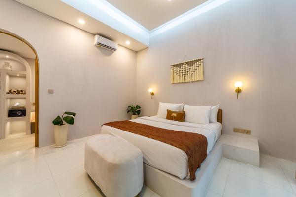 Luxe Private Room 1 at Villa Ahana By Orivista, Забронировать  Чангу Бадунг